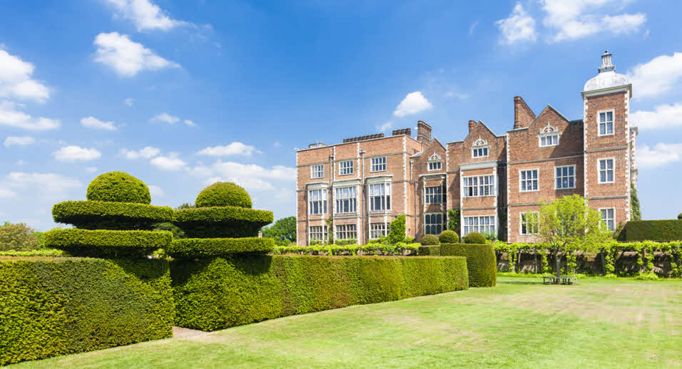 Hertfordshire's Hatfield House and gardens in the sunshine